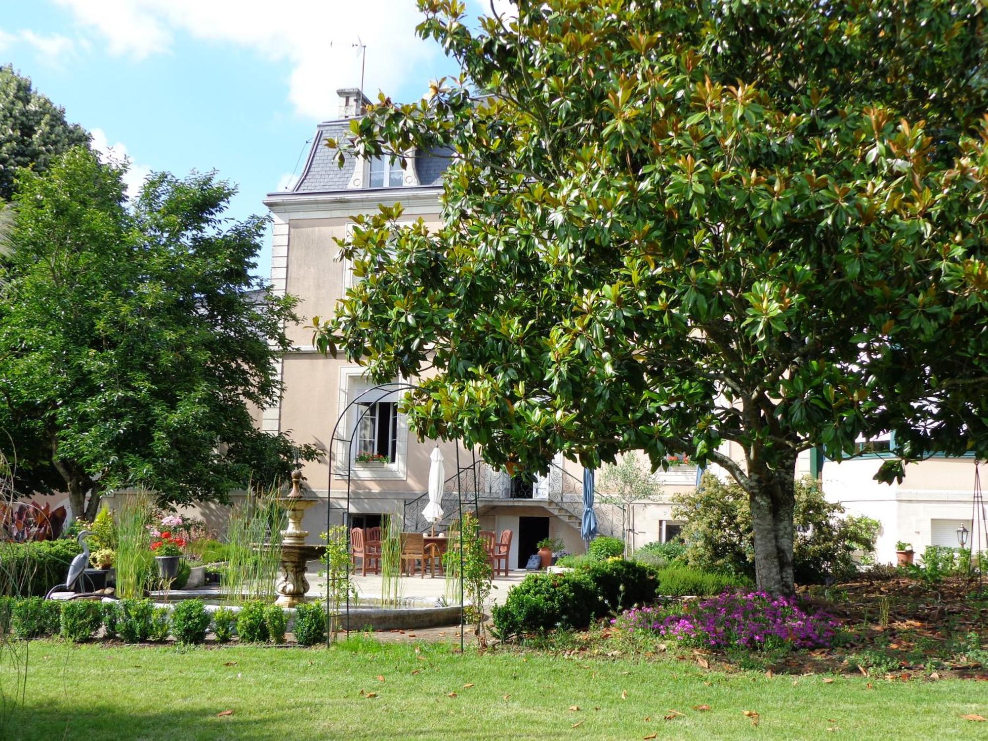 La Maison Ribotteau L'Isle-Jourdain  Экстерьер фото