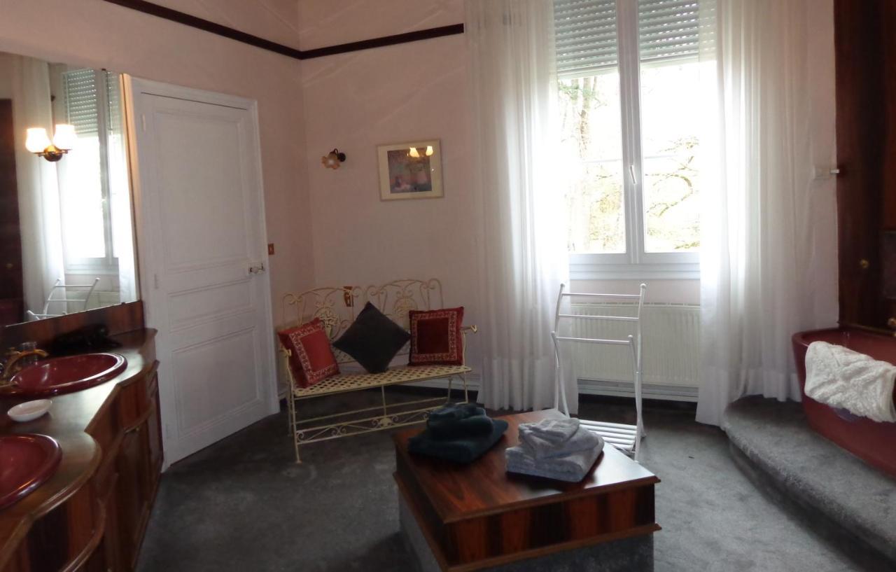 La Maison Ribotteau L'Isle-Jourdain  Экстерьер фото